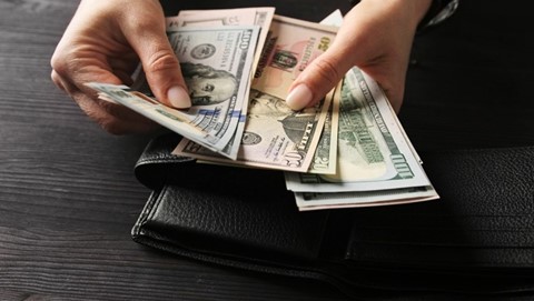 Dollar Rises Amid Renewed Iran War and Closure of the Strait of Hormuz
