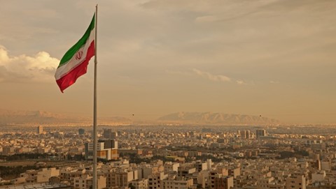Iran emphasizes Strait of Hormuz is a "red line" and warns against targeting its infrastructure