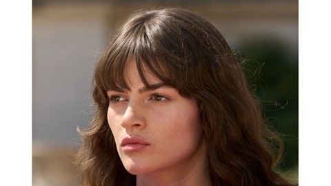 Goodbye to summer frizz and split ends: Natural keratin to restore and straighten hair at home