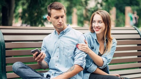 Love Without Labels: Why Is Generation Z Avoiding Relationship Definitions?