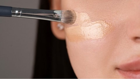 Smart Tricks for Choosing the Right Foundation in Summer