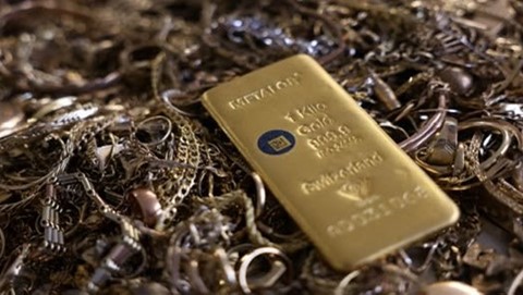 Gold Near Two-Week High Ahead of Next Week’s U.S. Interest Rate Decision
