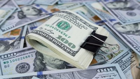 Dollar Supported by U.S.-Iran Tensions as Yen Hovers Near 40-Year Low