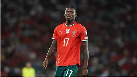Fenerbahçe Move to Sign Milan Forward Rafael Leão