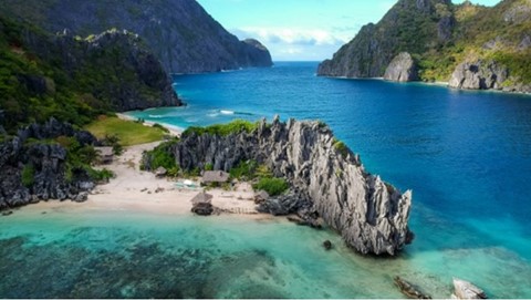 Between Turquoise Waters and Hidden Islands.. A Thrilling Adventure in Palawan