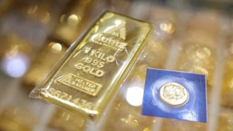 Gold Heads for Best Weekly Gain Since January